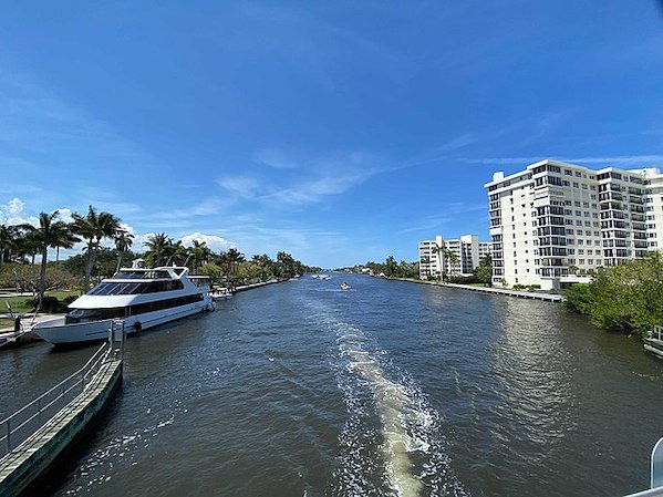 Top HVAC air ductwork repair service company in Delray Beach FL - View of a climate controlled Delray Beach air environment after the job is done.